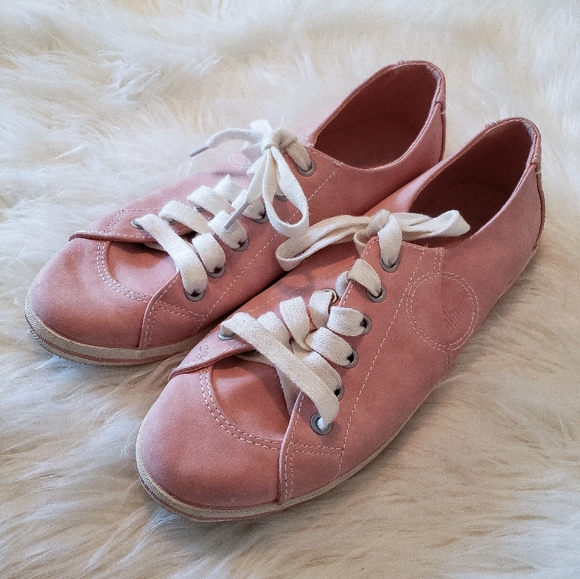pink leather tennis shoes